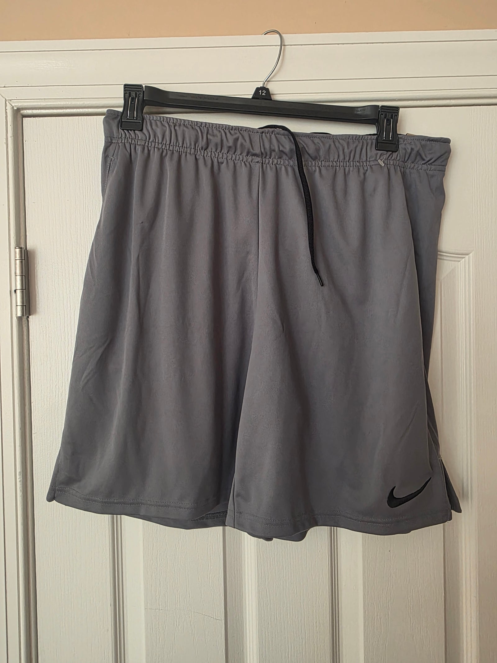 Mens Nike Basketball Shorts (Size XL) Metallic Grey NWT