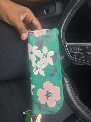 Kate Spade Floral Pencil Case Includes
Gold Metal Pencil Sharpener Plastic Ruler
Golden Colored Eraser