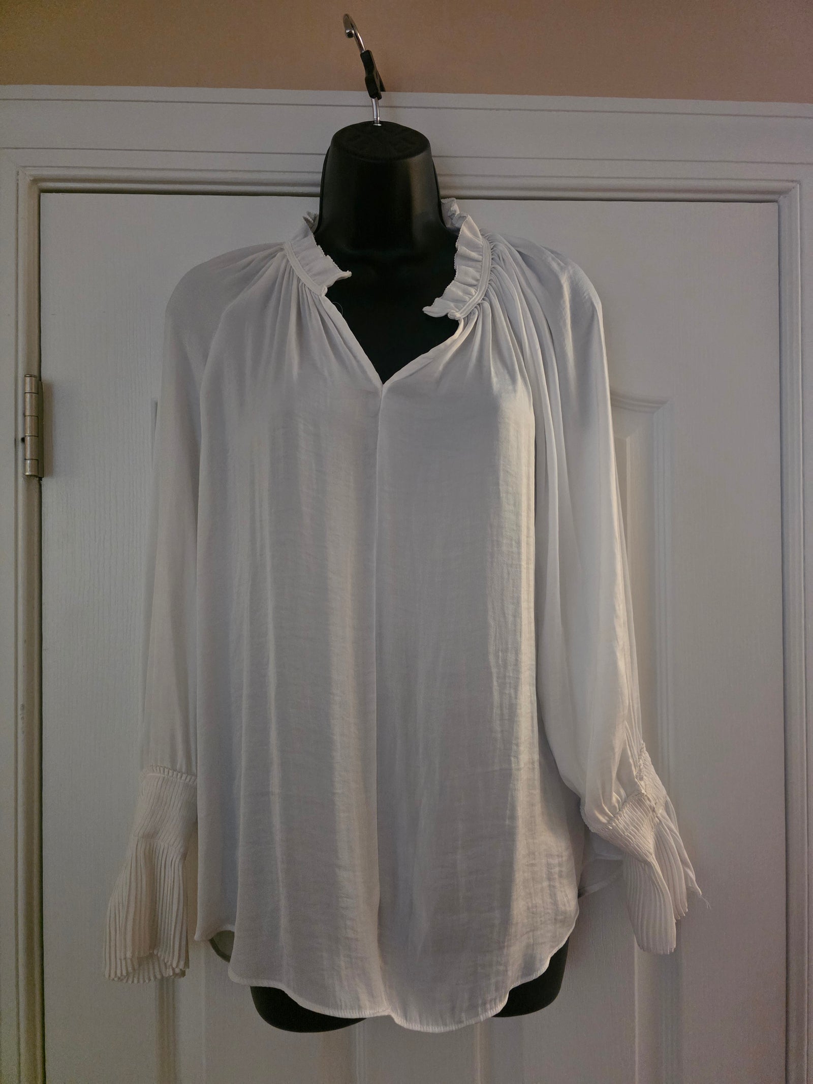 Womens Simply Vera Vera Wang Shirred Front Long Sleeve Shirt (Size Small) - Gently Used