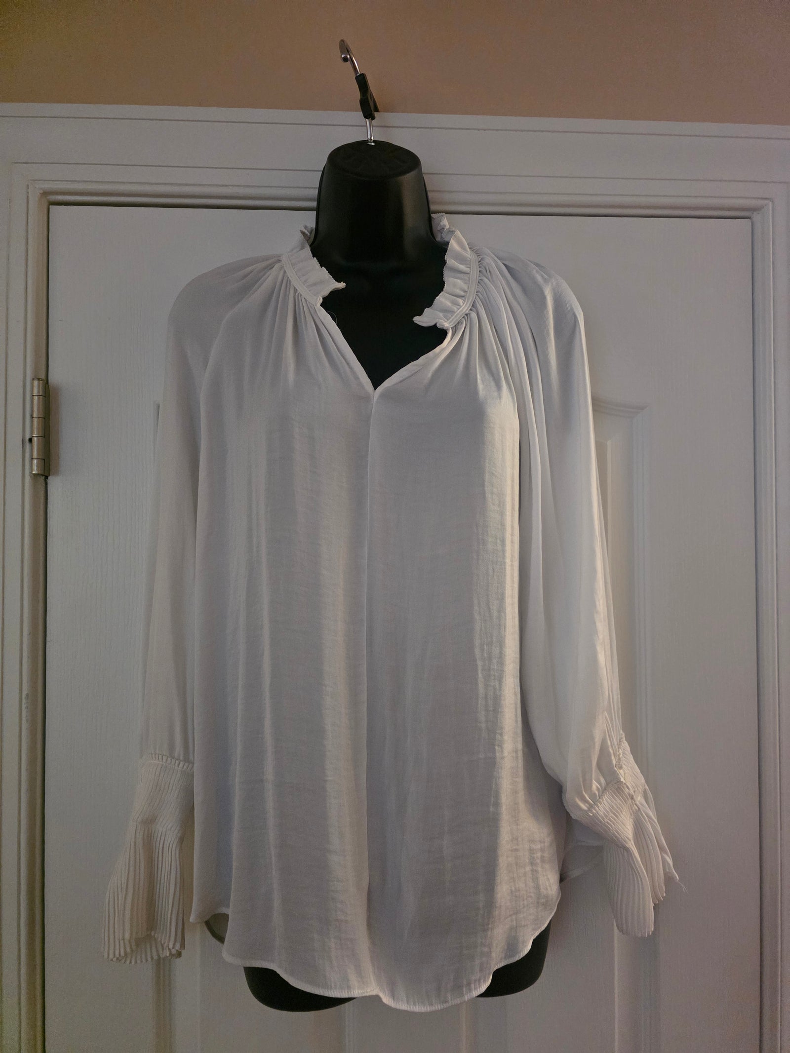 Womens Simply Vera Vera Wang Shirred Front Long Sleeve Shirt (Size Small) - Gently Used