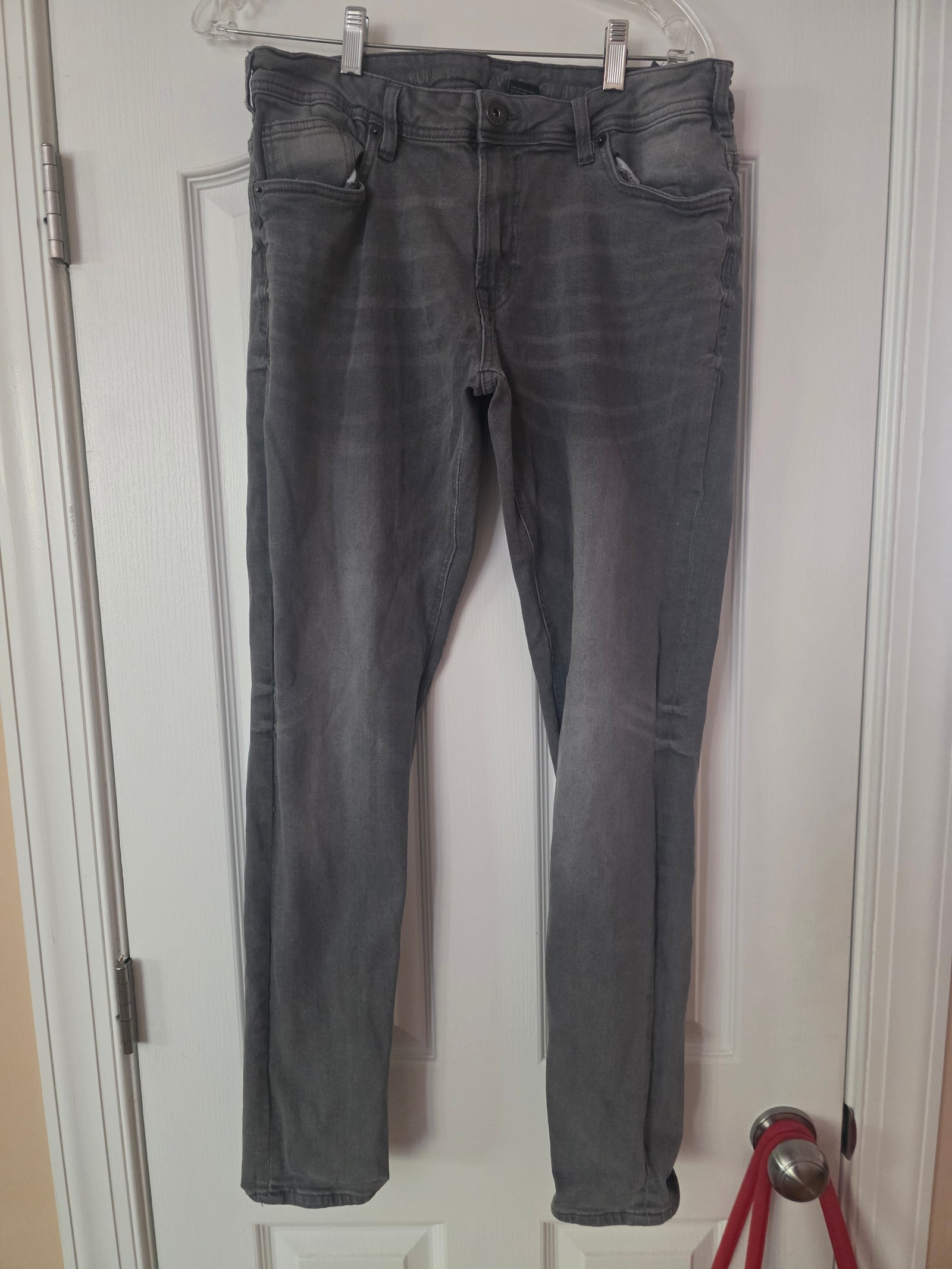 Unisex Grey Wash Denim Jeans (32/32) Gently Used Skinny Straight Buffalo David Bitton