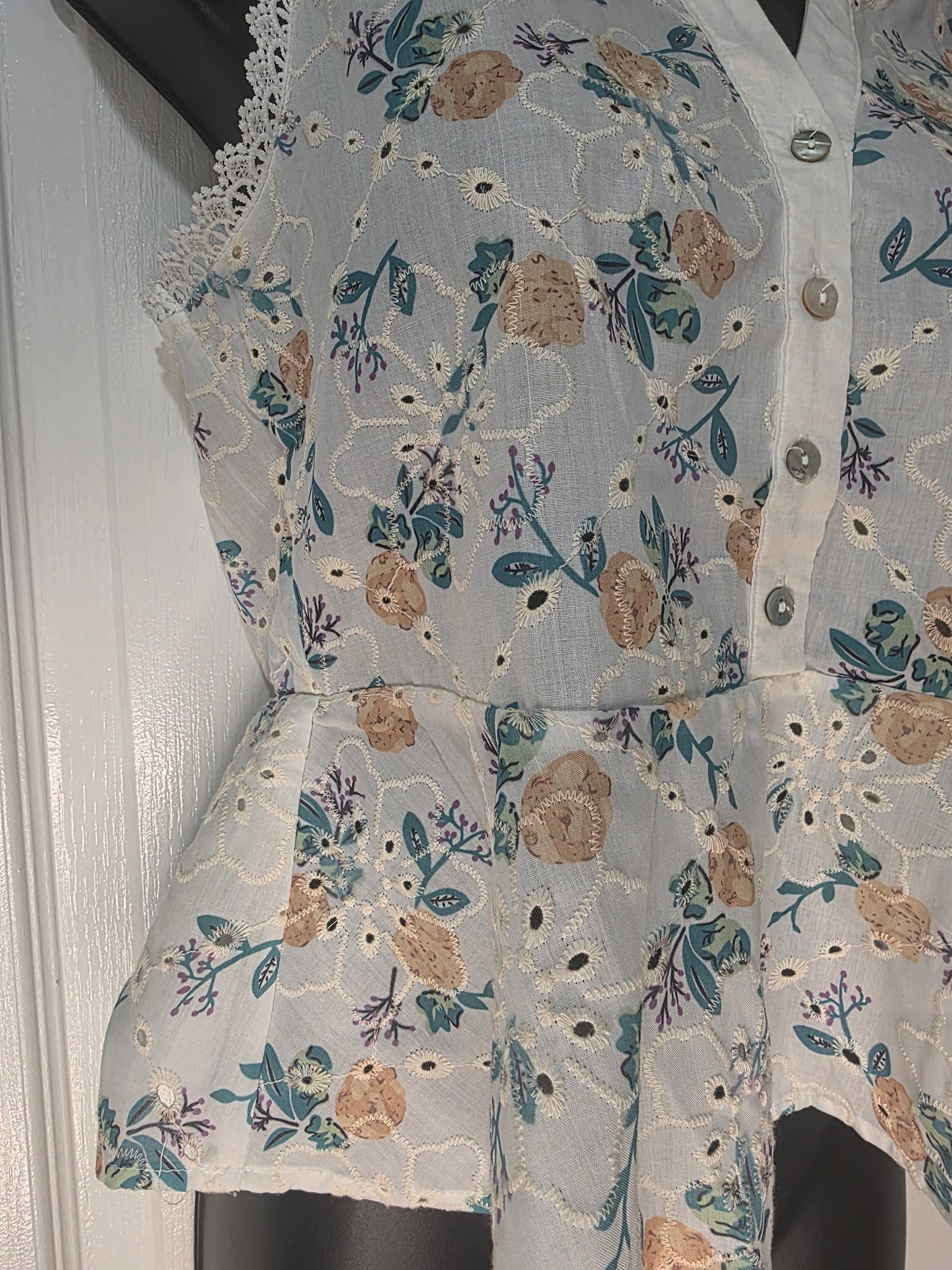 Aliceblue Floral Eyelet Sleeveless Top w/Lace Trim on Sleeves