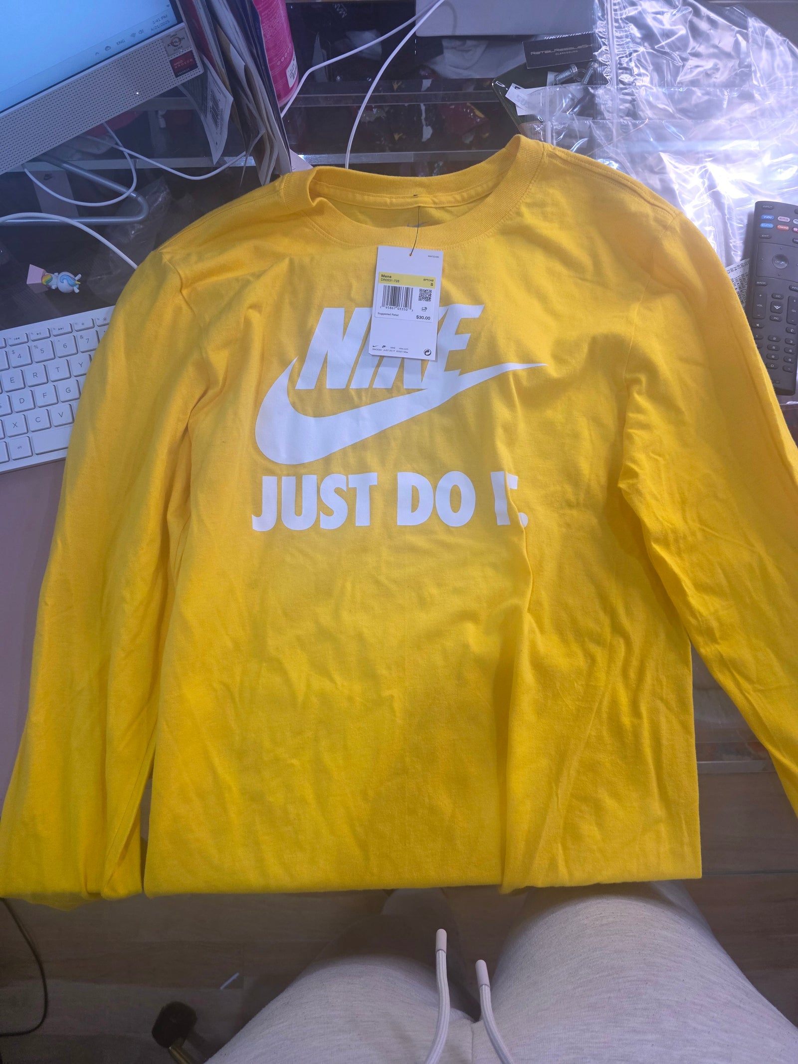 Goldenrod Nike Sportswear Swoosh 'Just Do It' T-Shirt (Size Small)
