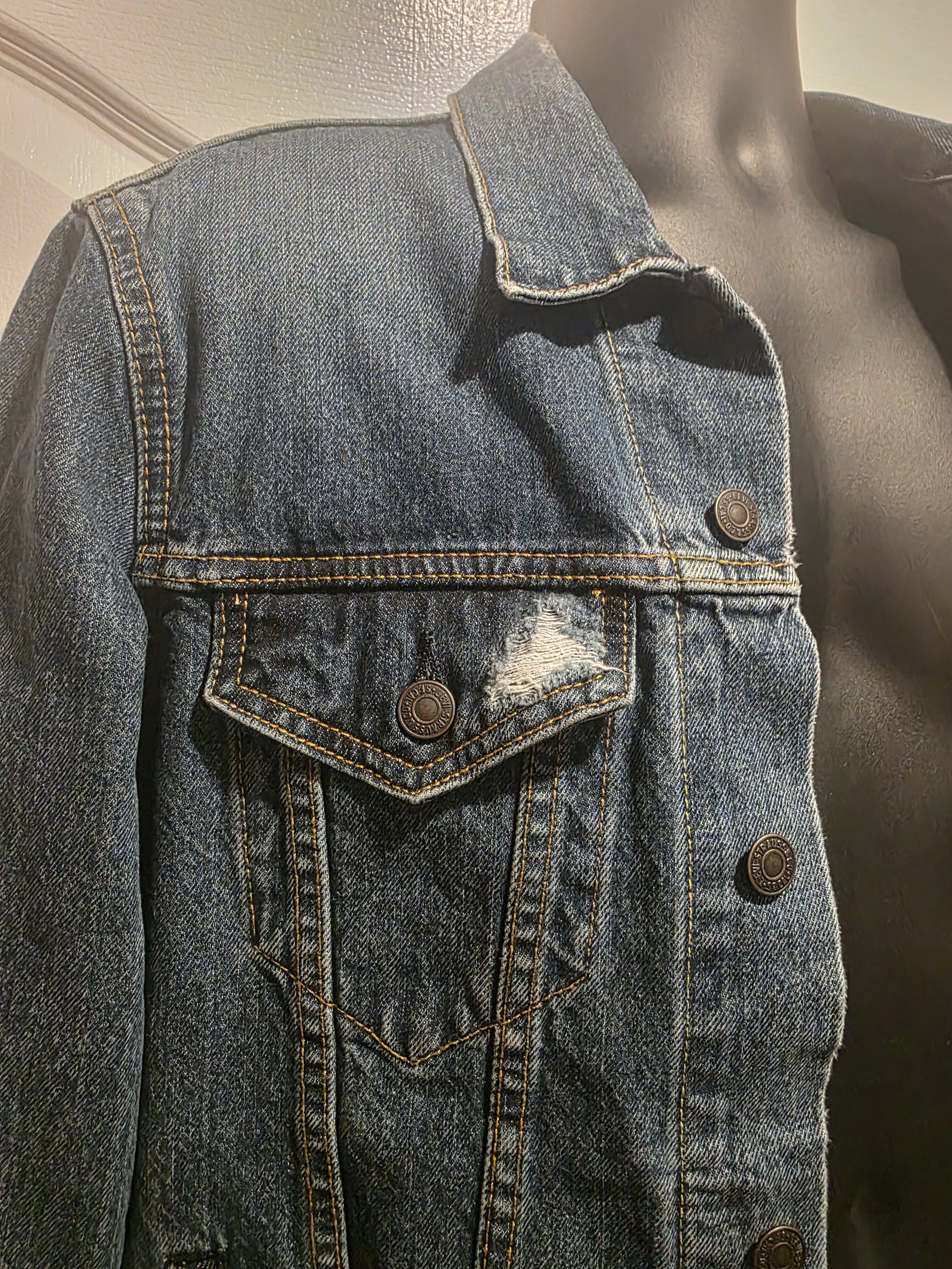 Levi's Original Trucker Ripped Denim Jean Dark Wash Frayed Jacket (Size Small)