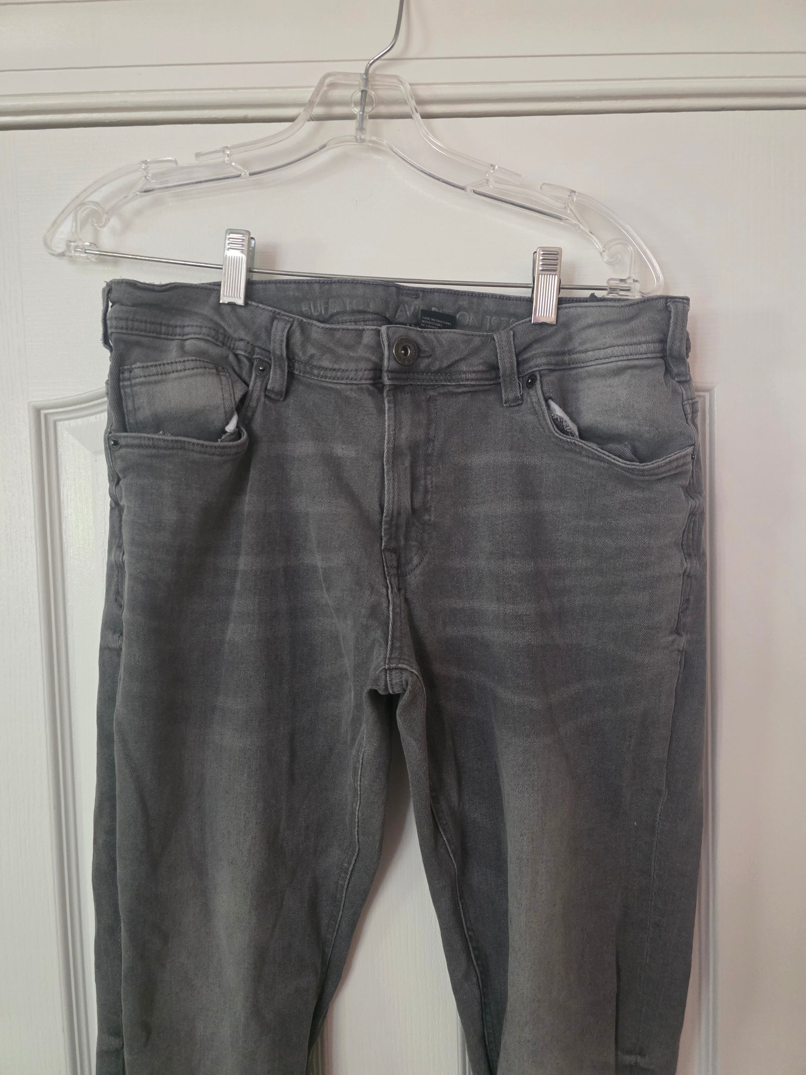 Unisex Grey Wash Denim Jeans (32/32) Gently Used Skinny Straight Buffalo David Bitton