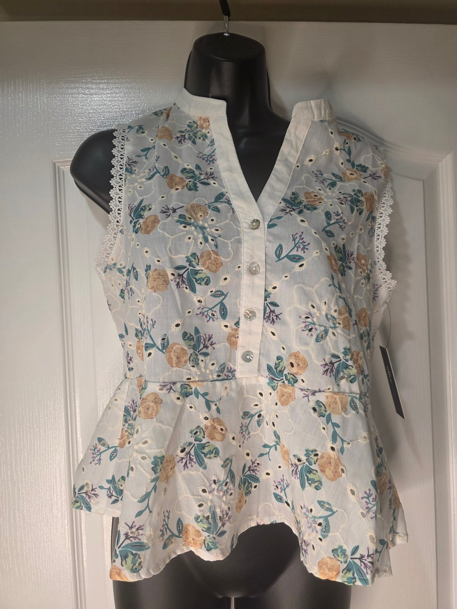 Aliceblue Floral Eyelet Sleeveless Top w/Lace Trim on Sleeves